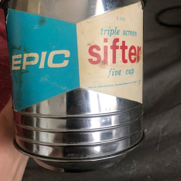 Epic Silver Flour Sifter 5 cup three filter sifter, also works as a display - Picture 2 of 12
